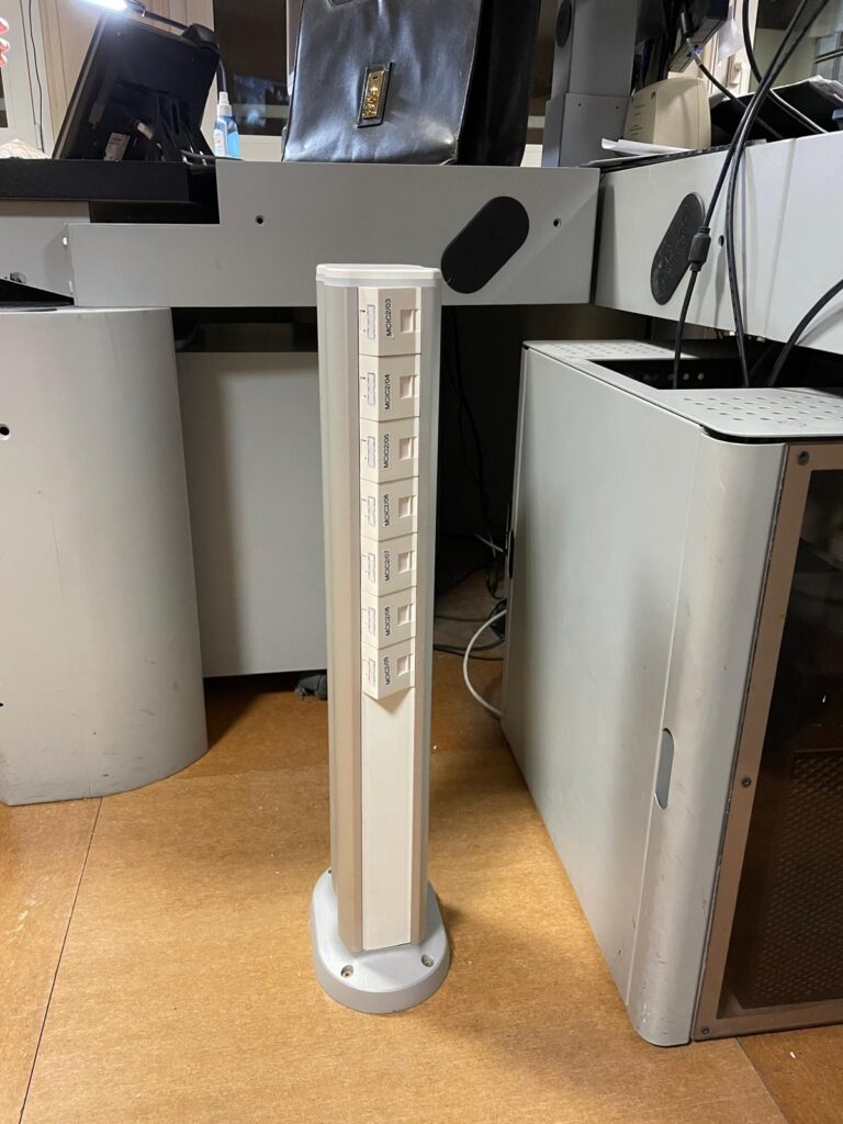 Potelet de prises réseau RJ45 avec étiquetage professionnel installé par GPC Réseaux